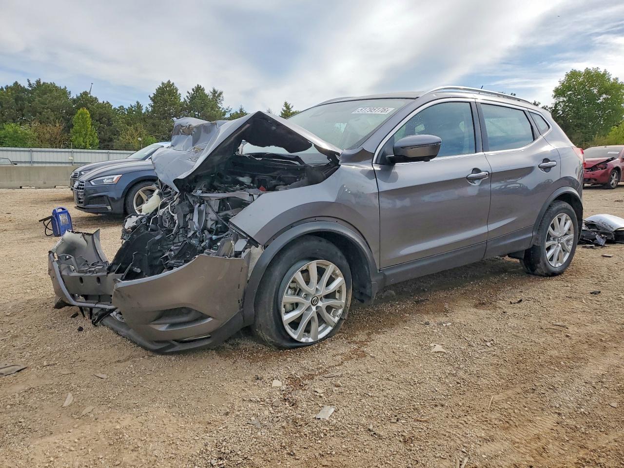 Salvage Nissan Rogue Image