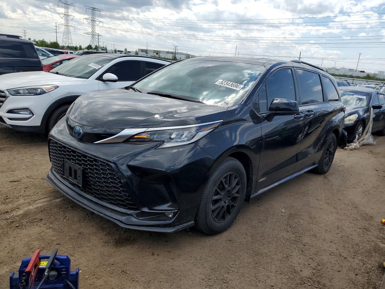 Salvage Toyota Sienna Image