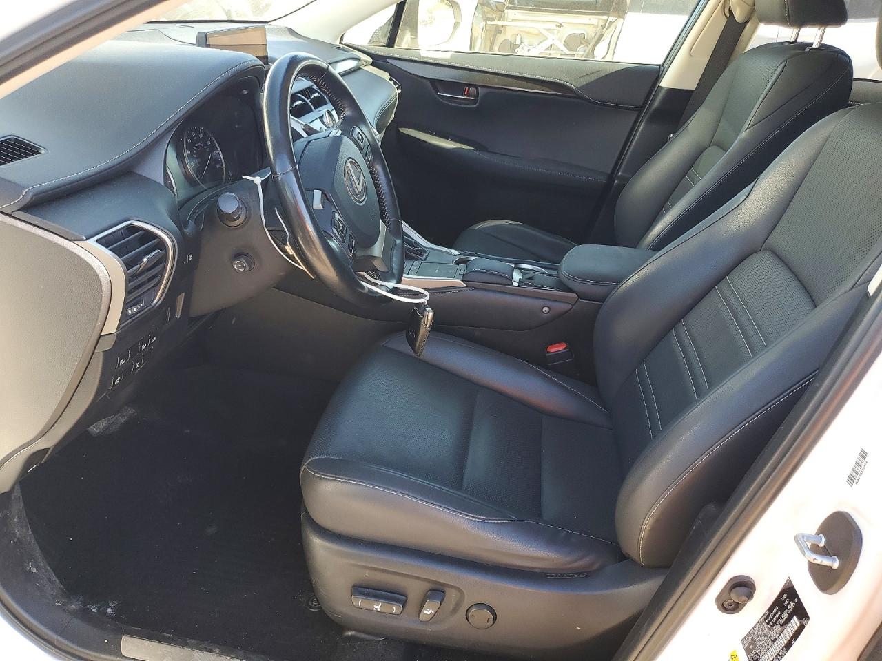 Lexus NX Base