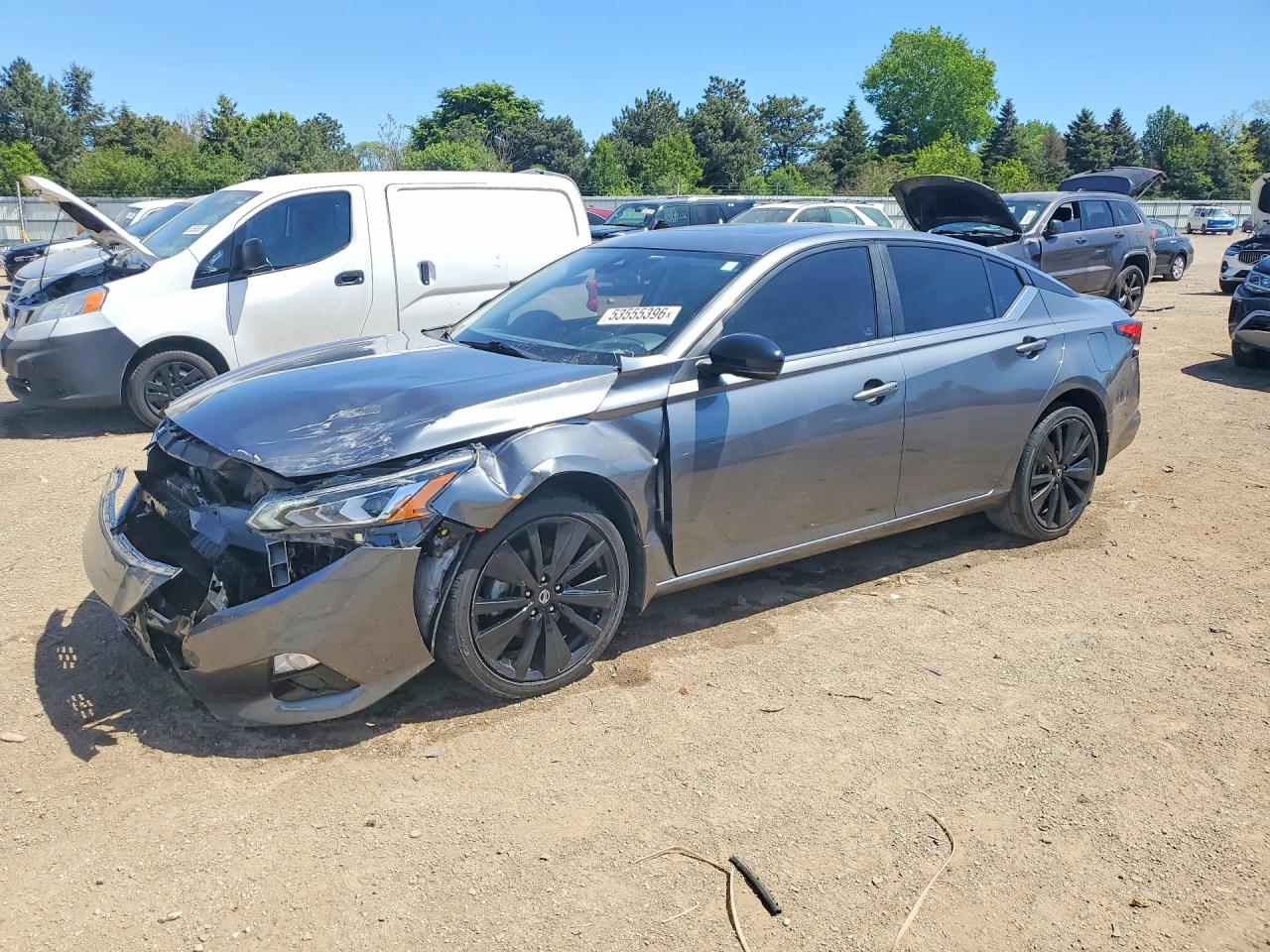 Salvage Nissan Altima Image