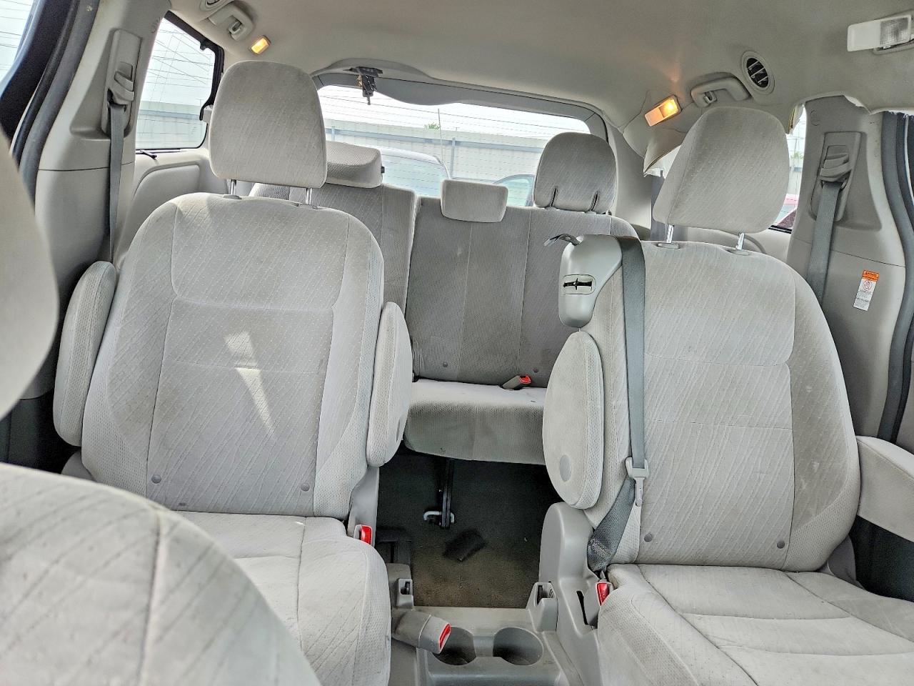Toyota Sienna Le