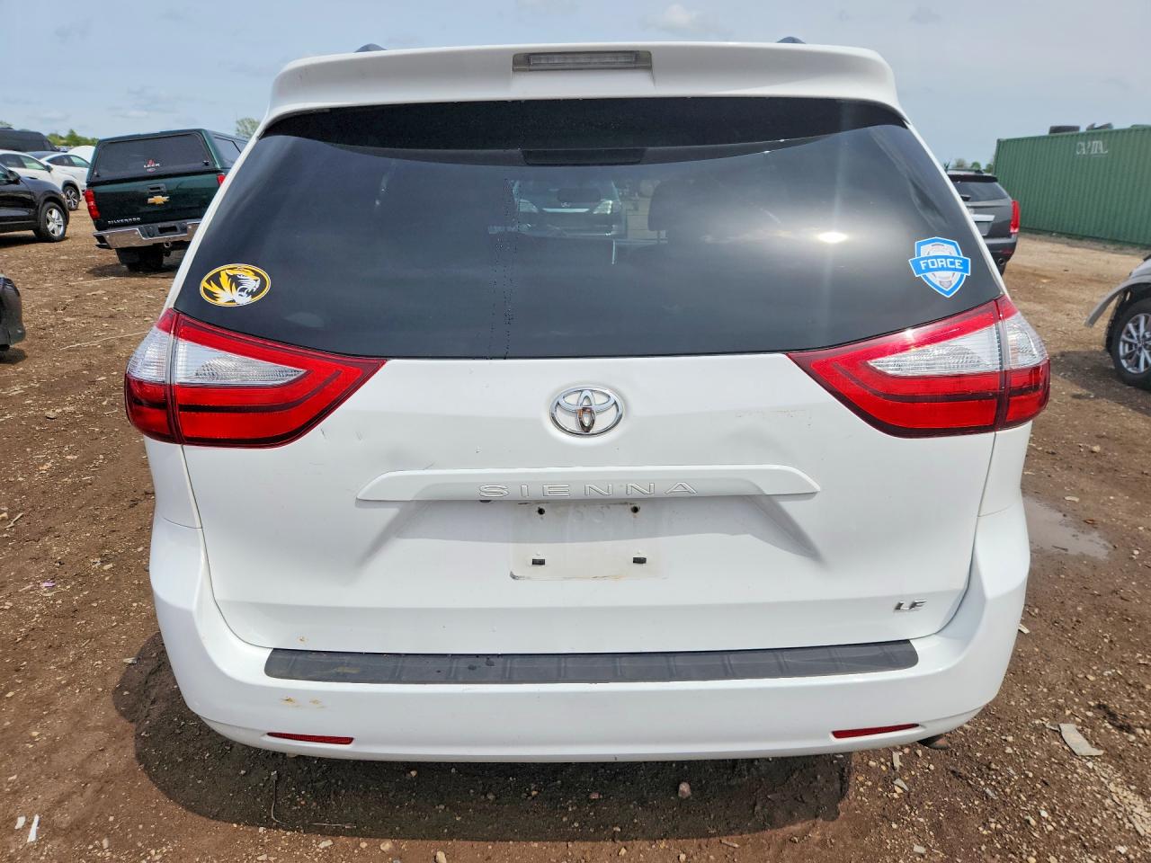 Toyota Sienna Le