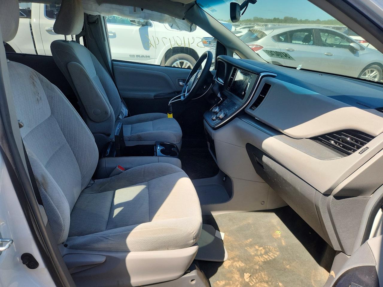 Toyota Sienna Le