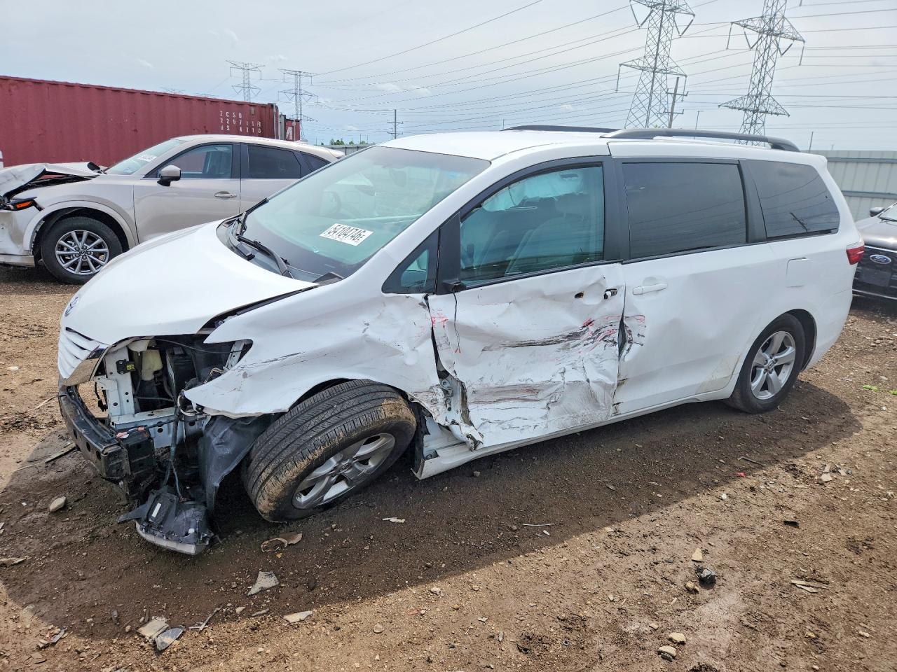 Salvage Toyota Sienna Image