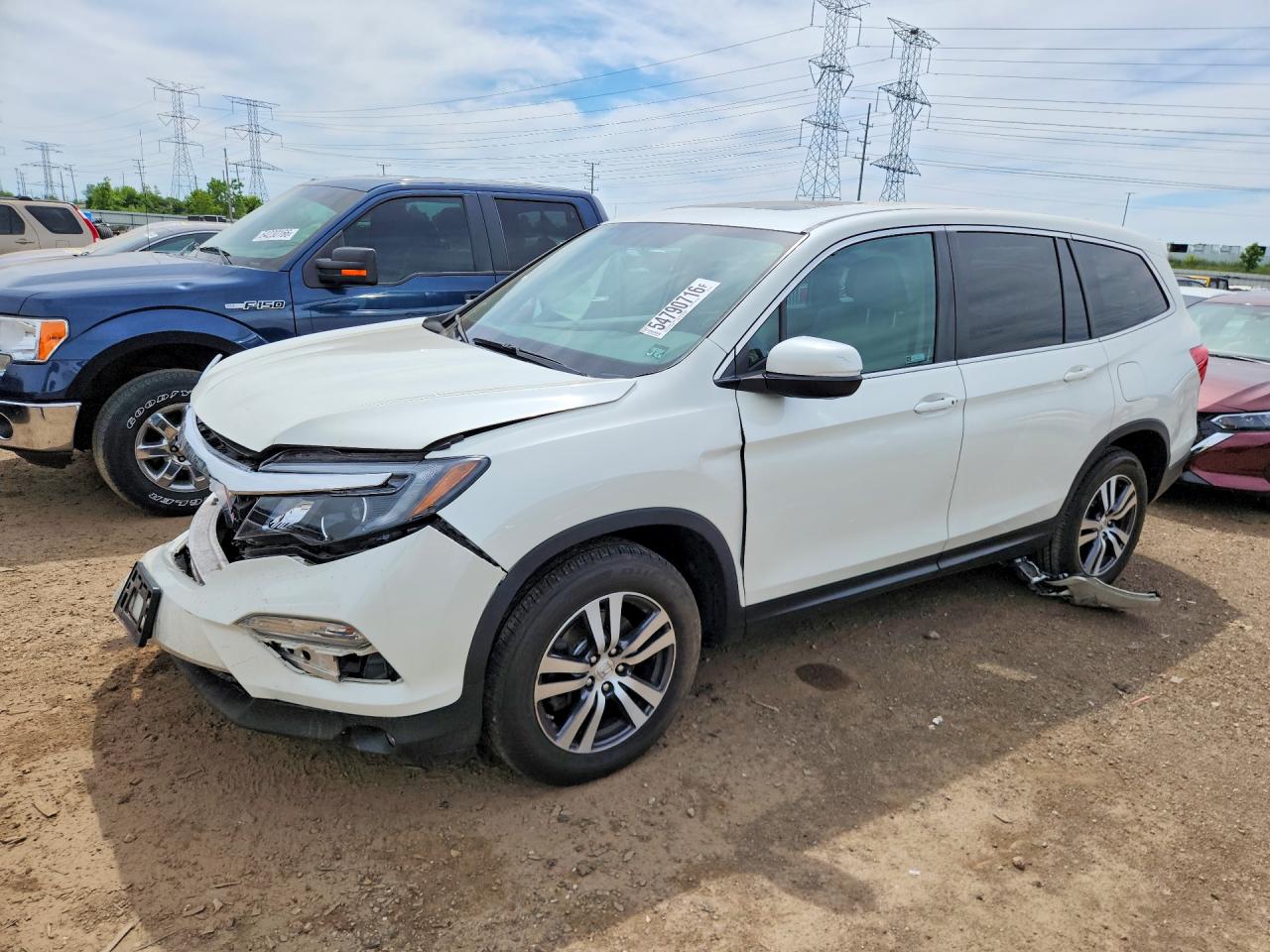 Salvage Honda Pilot Image