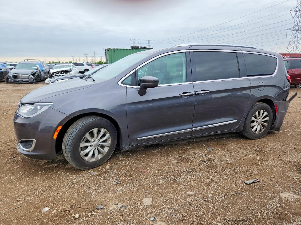 Salvage Chrysler Pacifica Image