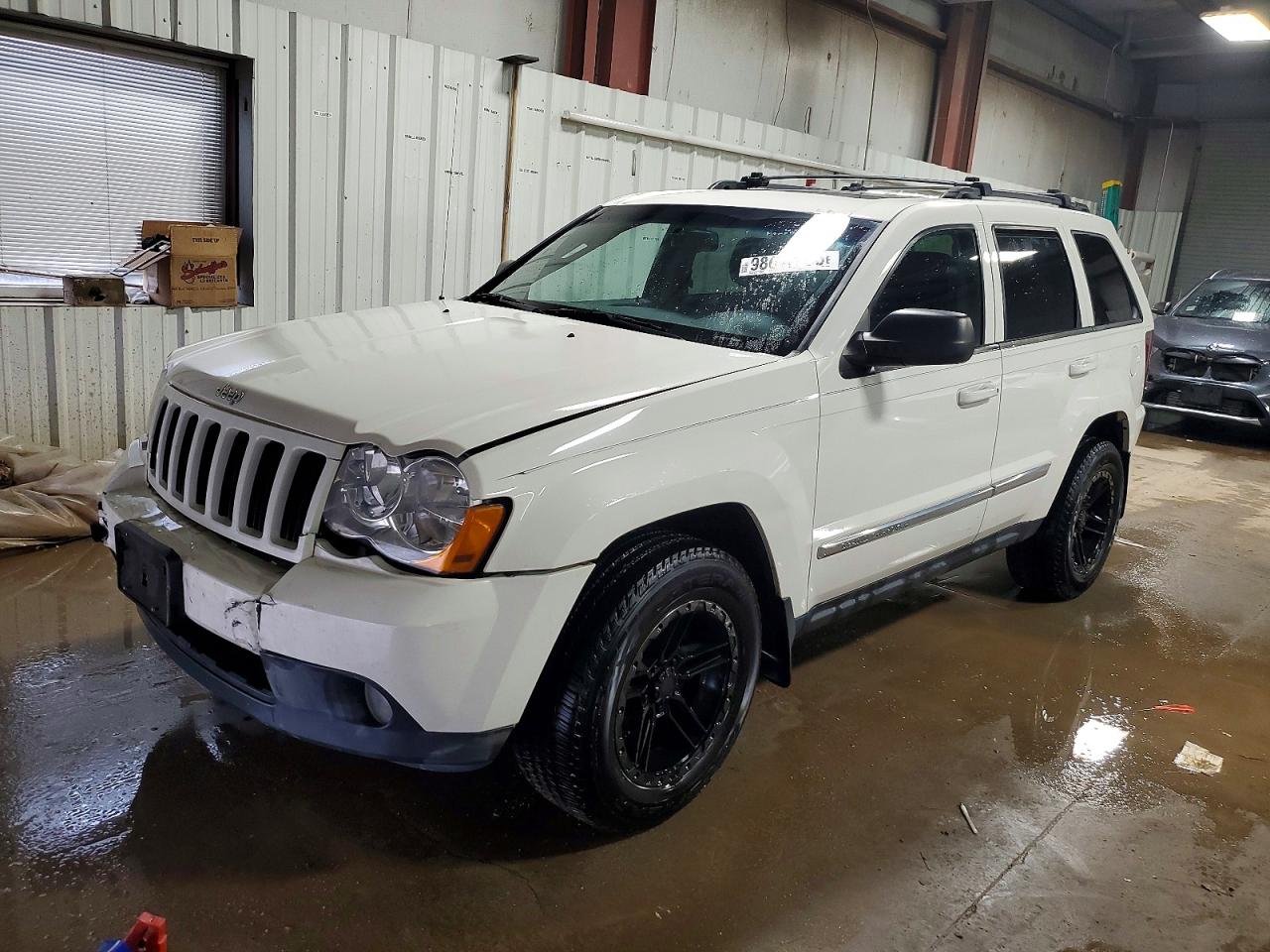 Salvage Jeep Grand Cherokee Image