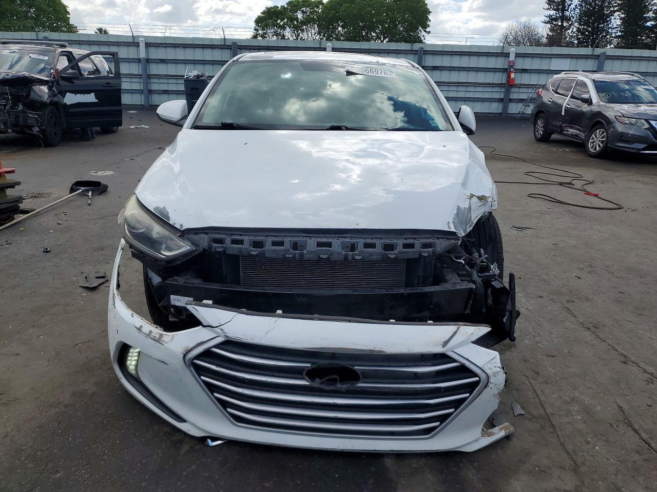 Hyundai ELANTRA Value Edition