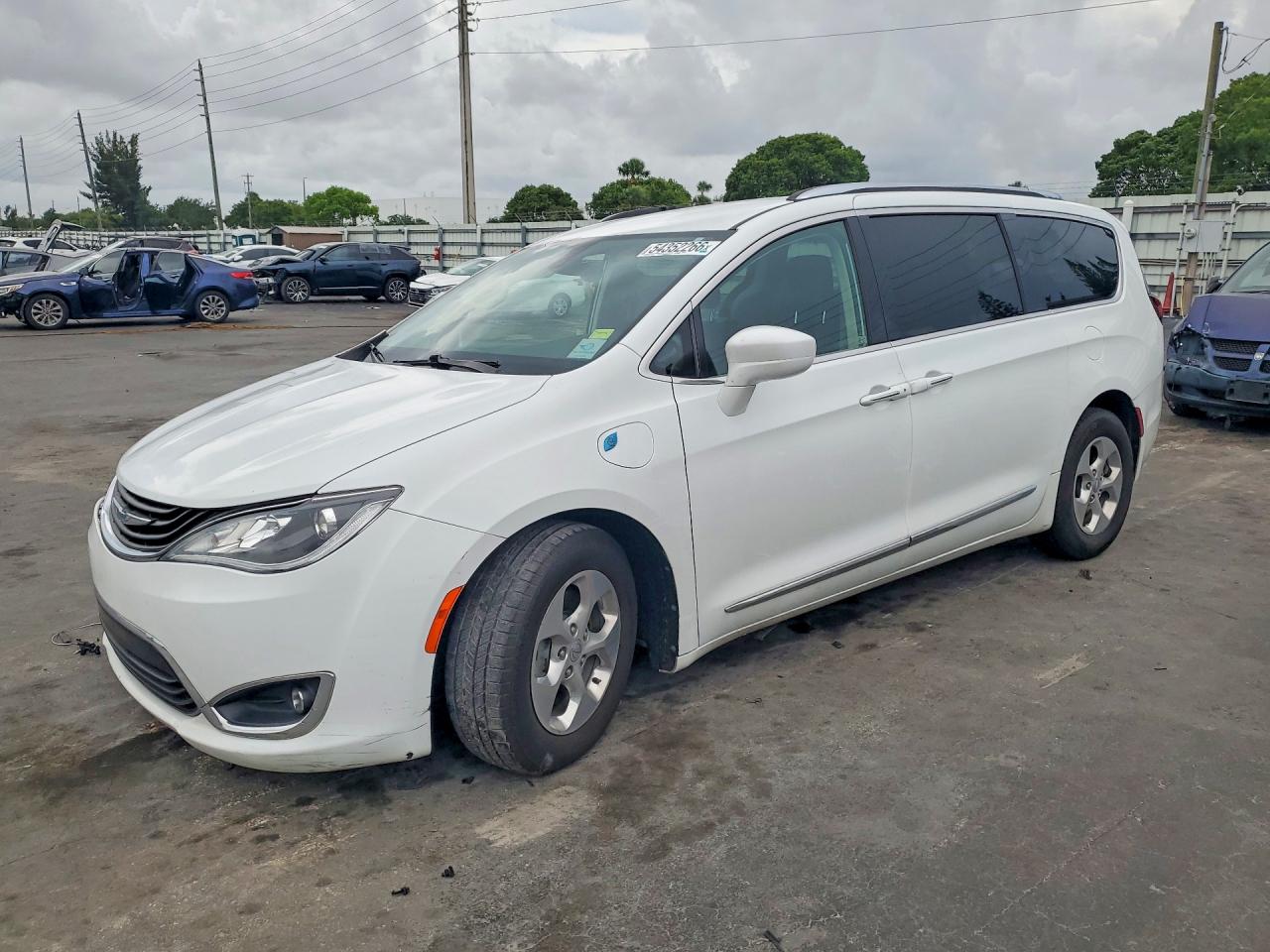 Salvage Chrysler Pacifica Image