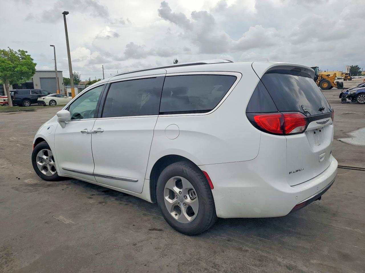 Chrysler Pacifica Hybrid Touring L