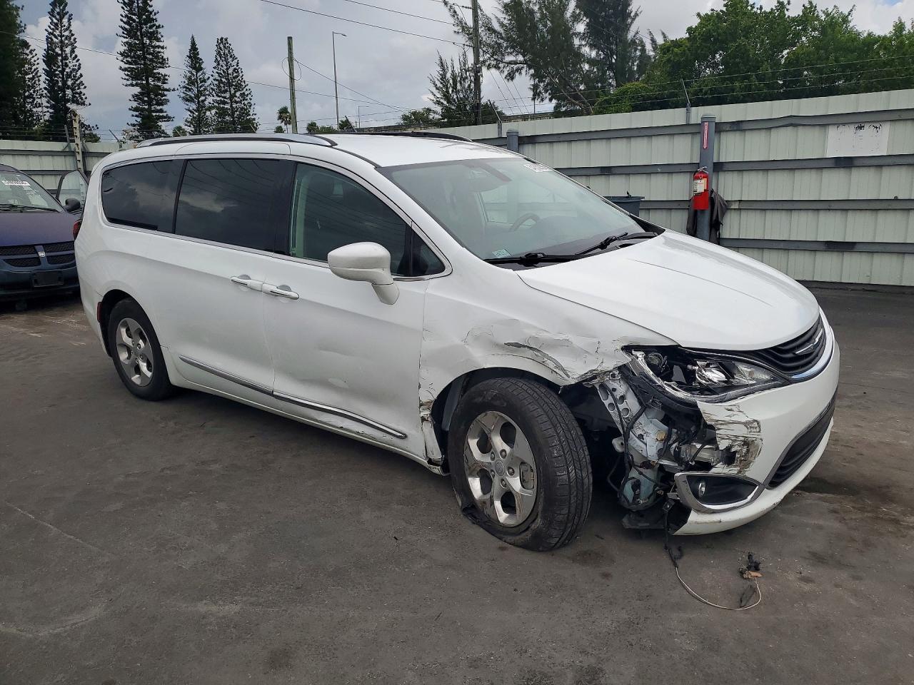 Chrysler Pacifica Hybrid Touring L