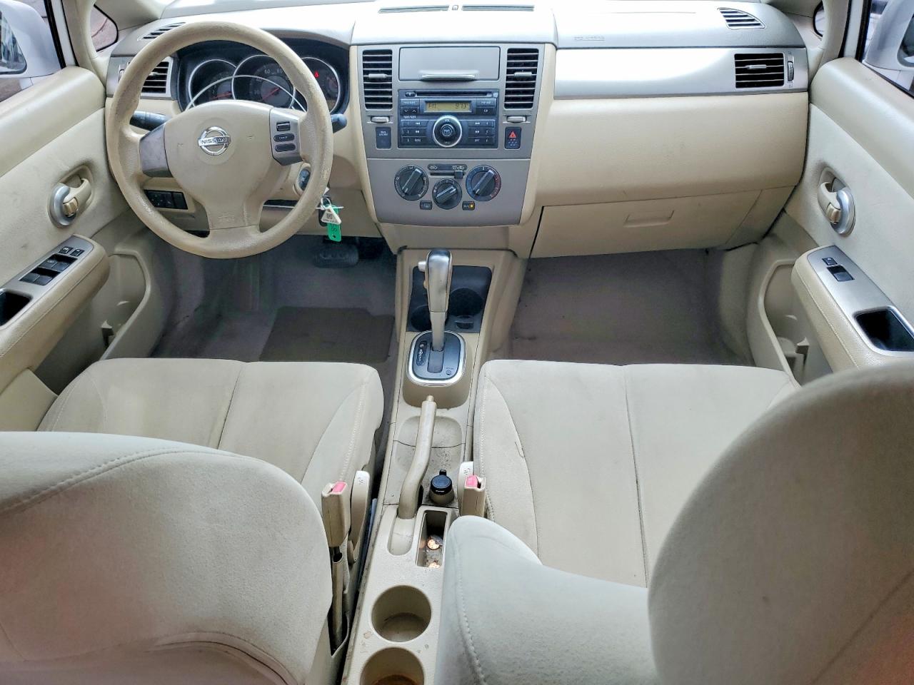Nissan Versa 1.8 S