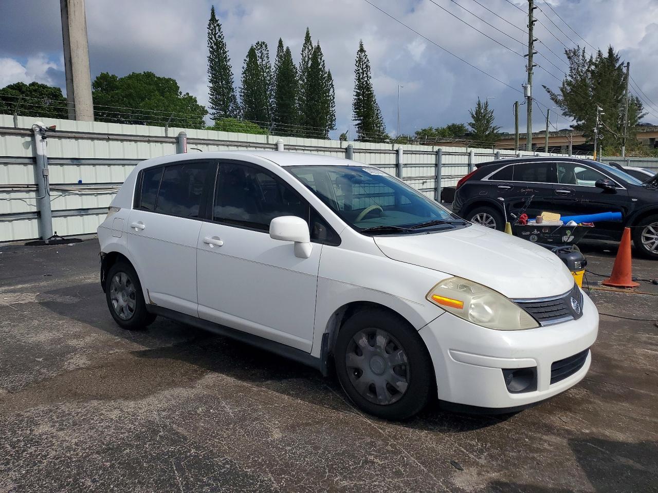 Nissan Versa 1.8 S