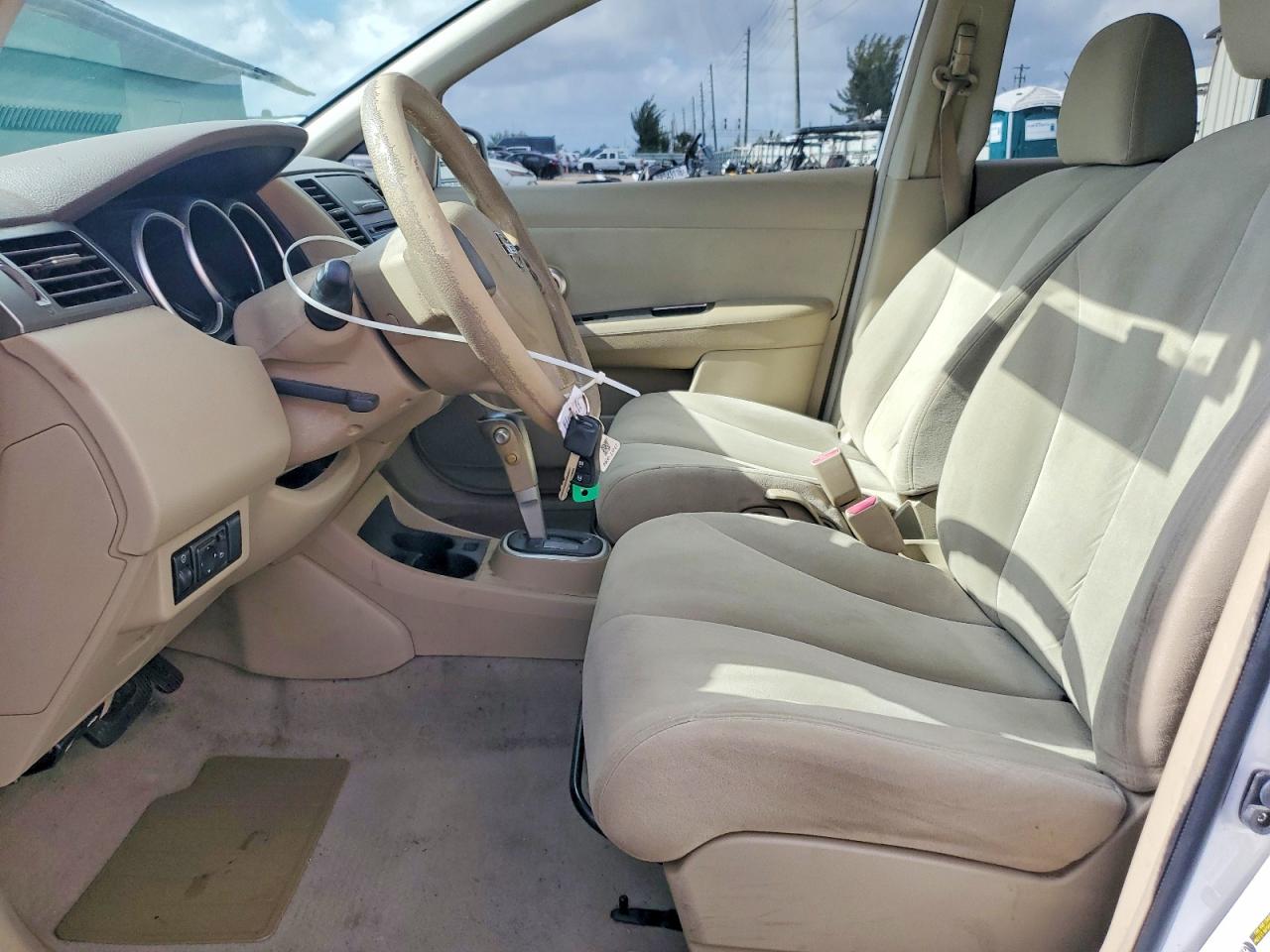 Nissan Versa 1.8 S