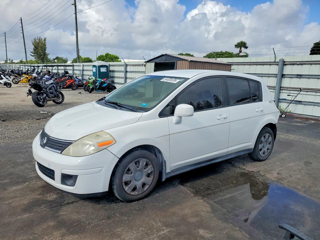 Salvage Nissan Versa Image