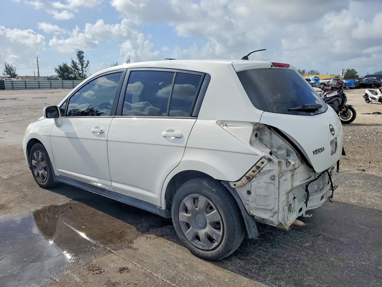 Nissan Versa 1.8 S