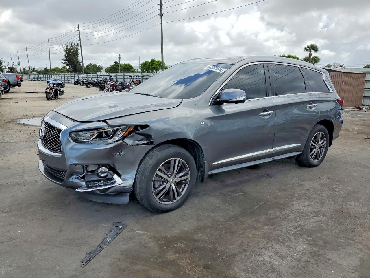 Salvage INFINITI Qx Image