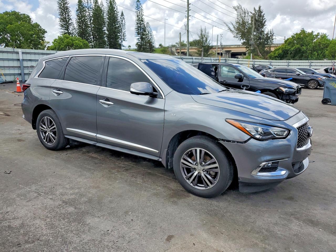 INFINITI Qx Base