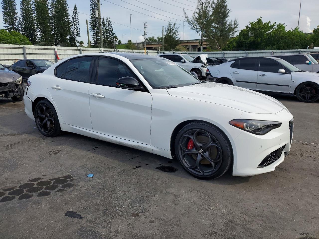Alfa Romeo Giulia Base