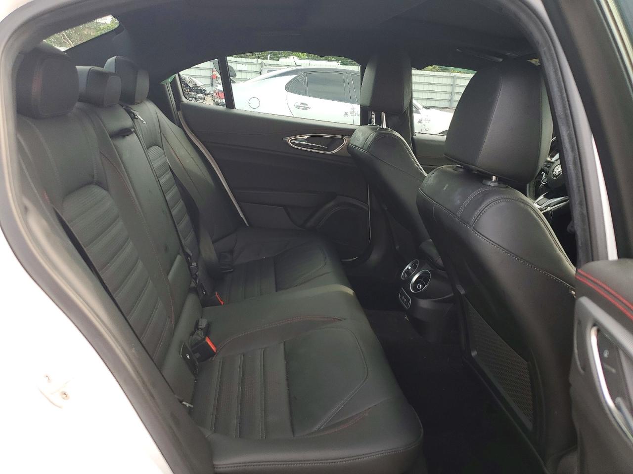 Alfa Romeo Giulia Base
