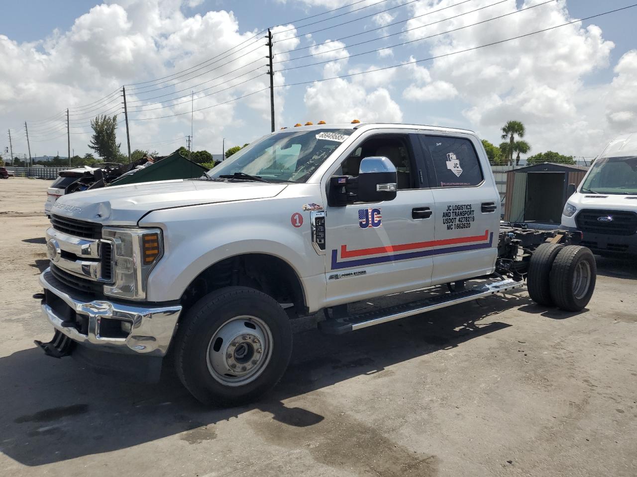 Salvage Ford F-350 Image