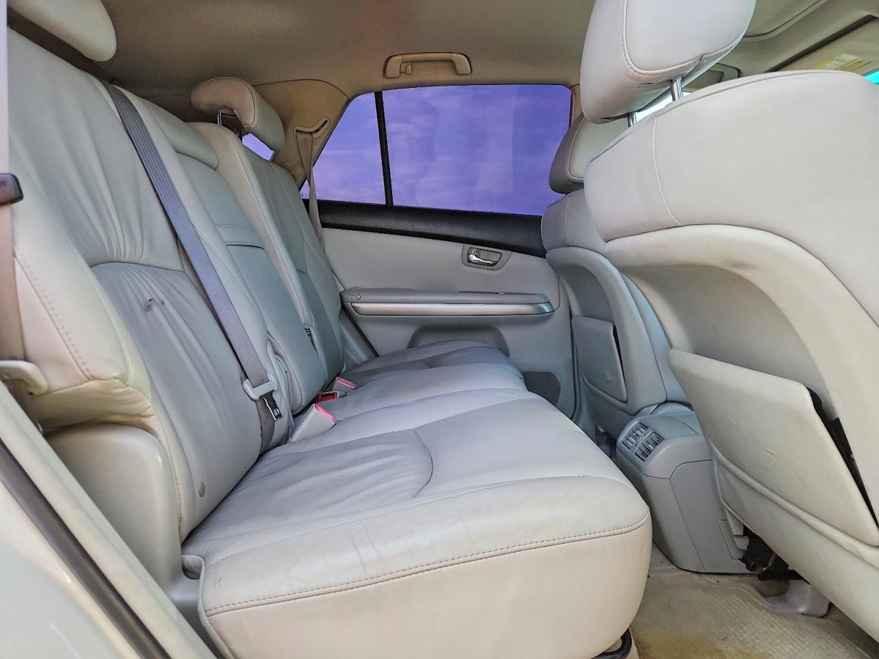 Lexus RX Base
