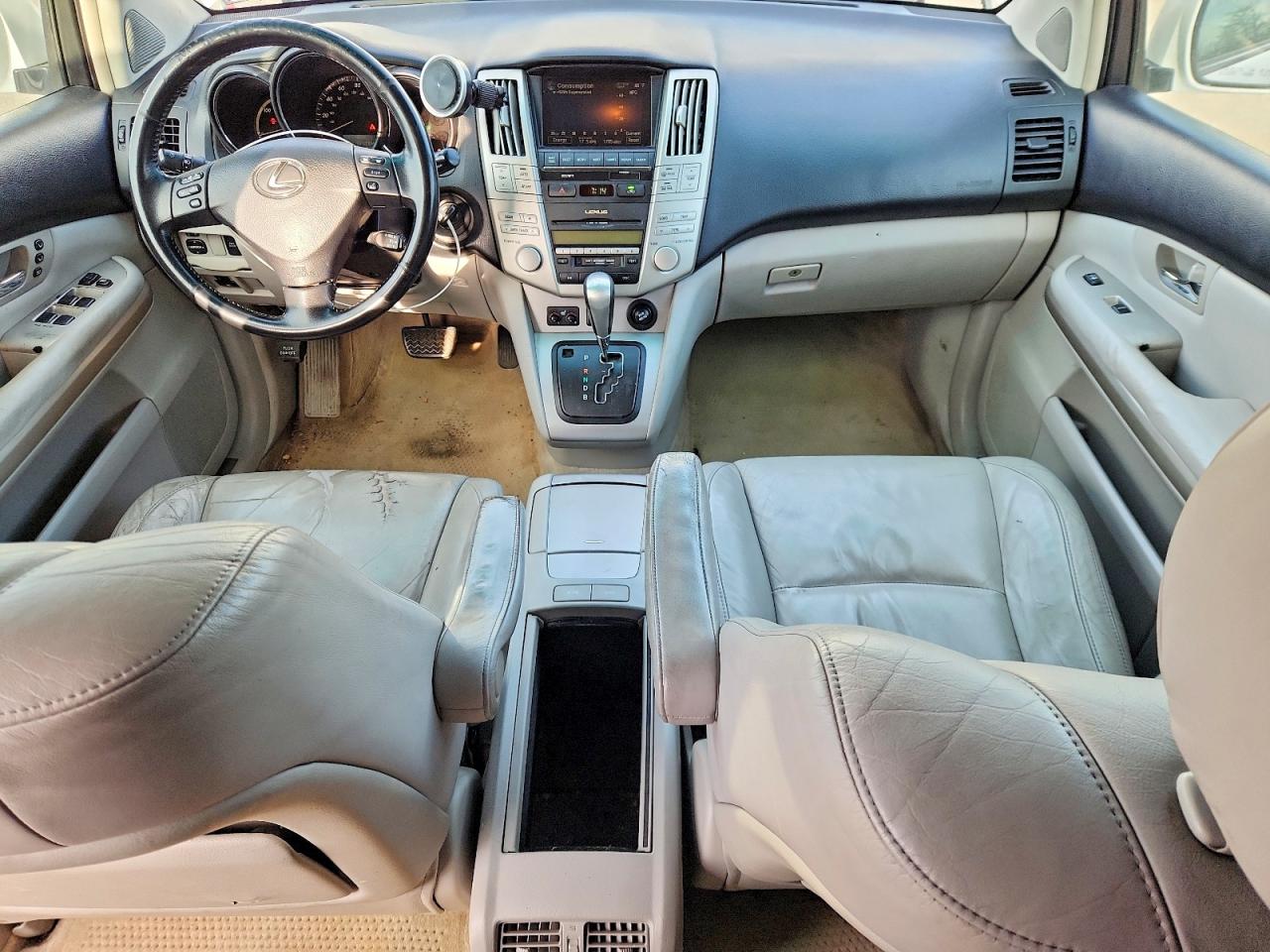 Lexus RX Base
