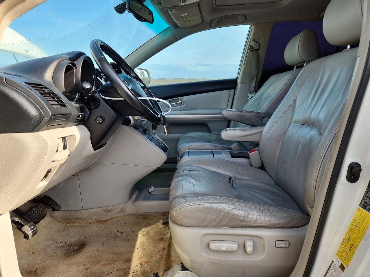 Lexus RX Base