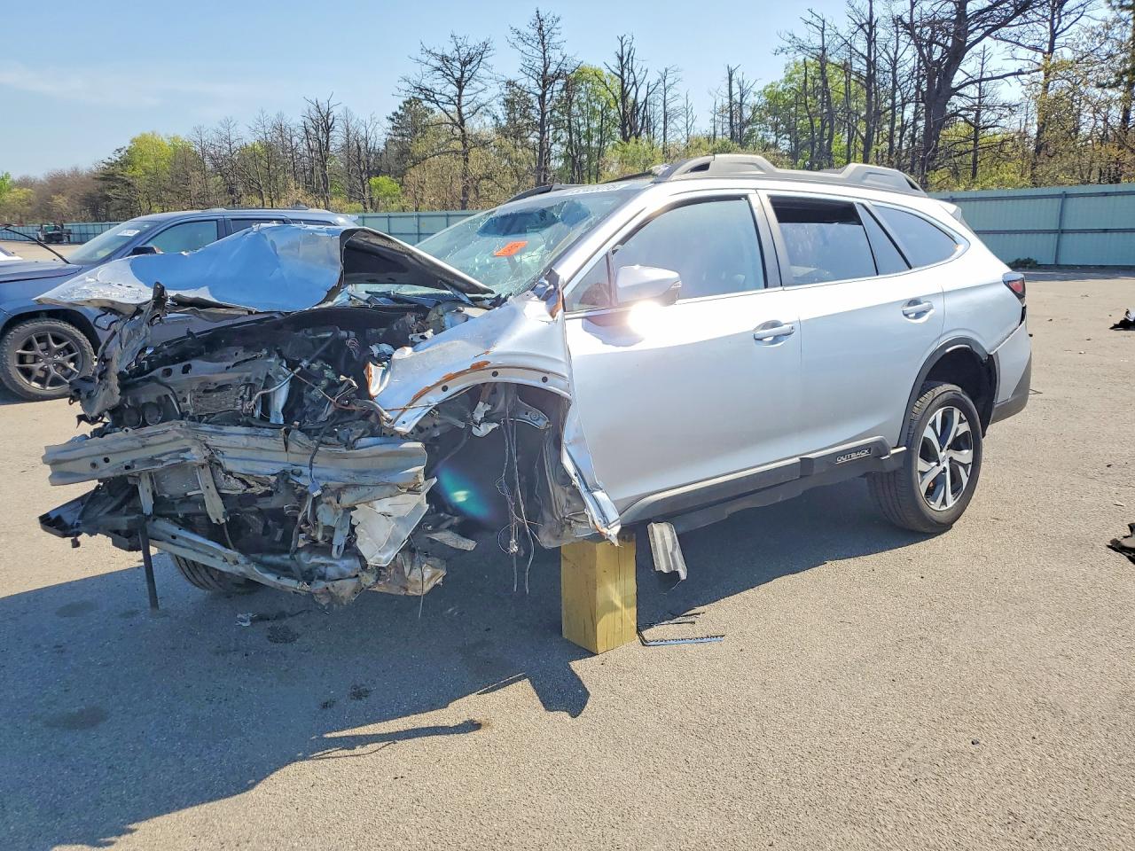 Salvage Subaru Outback Image