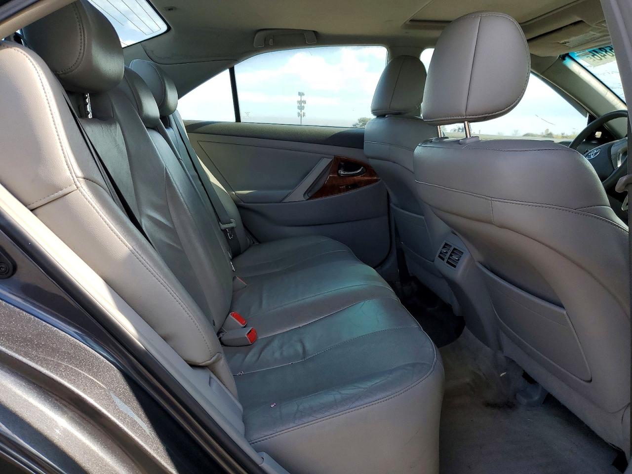 Toyota Camry Xle V6