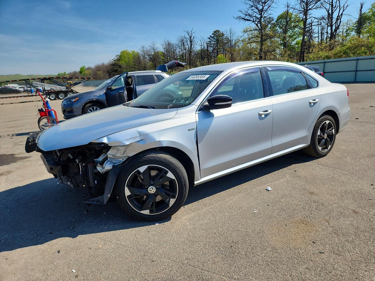 Salvage Volkswagen Passat Image