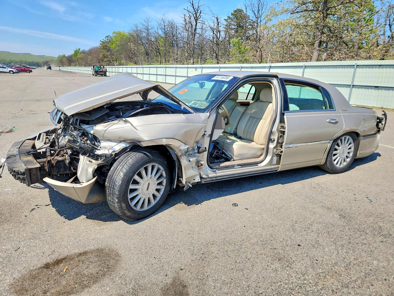 Salvage Lincoln Towncar Image
