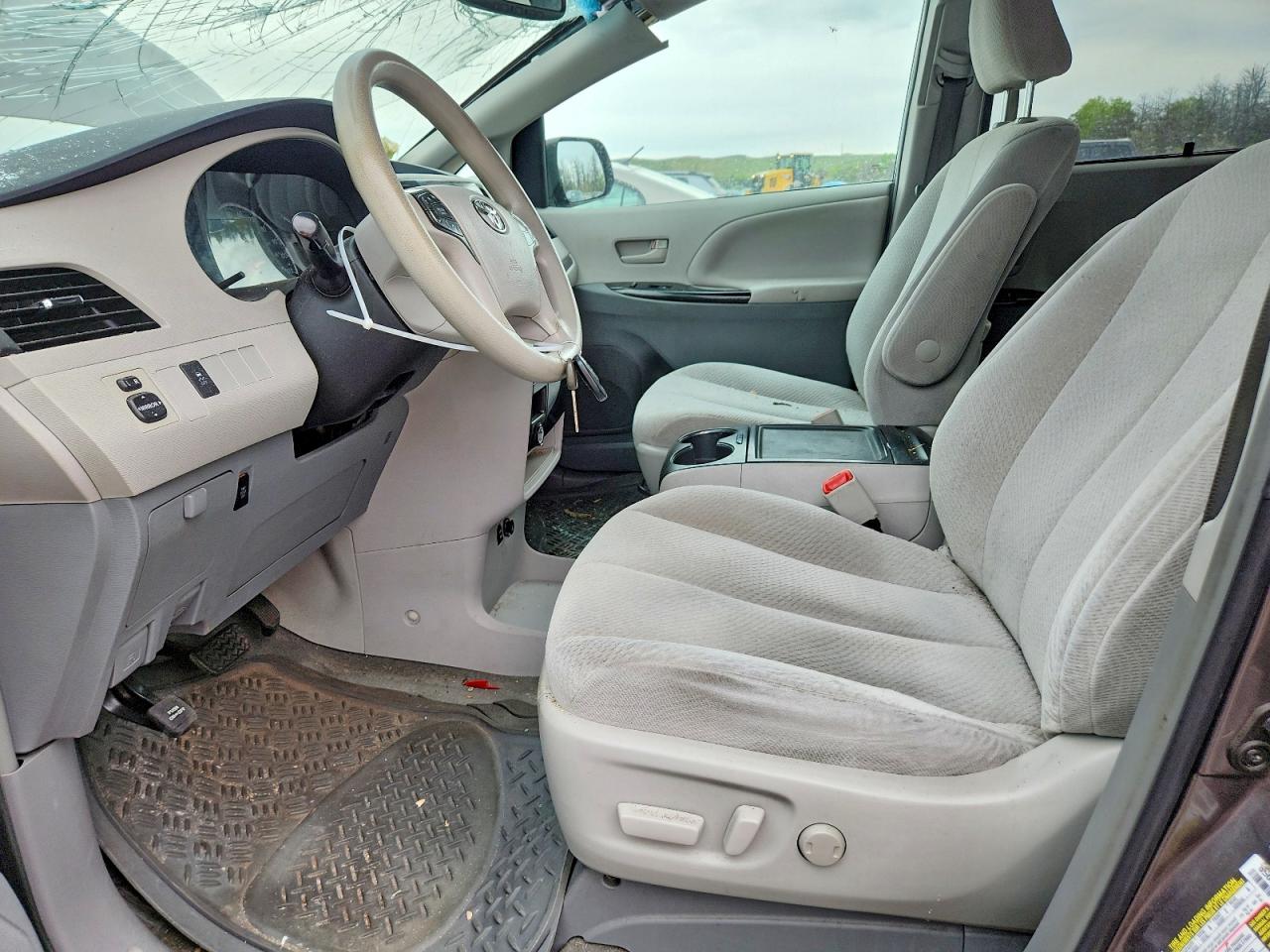 Toyota Sienna Le