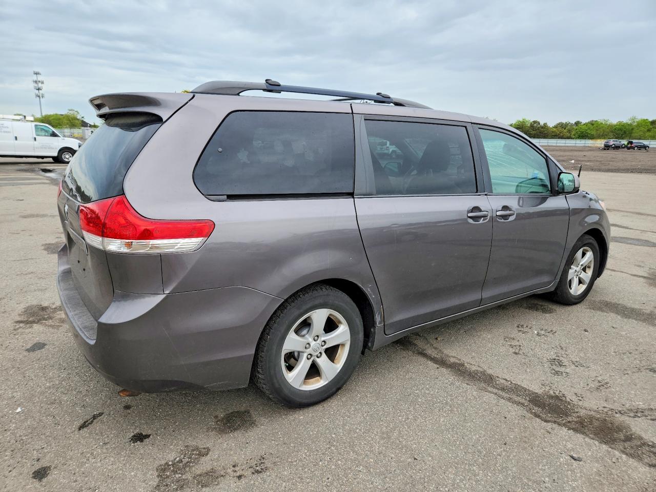 Toyota Sienna Le