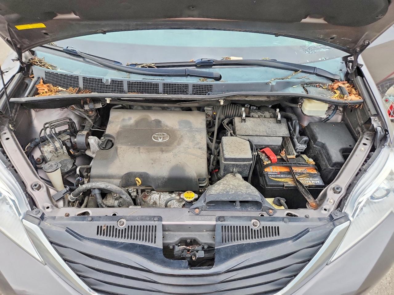 Toyota Sienna Le