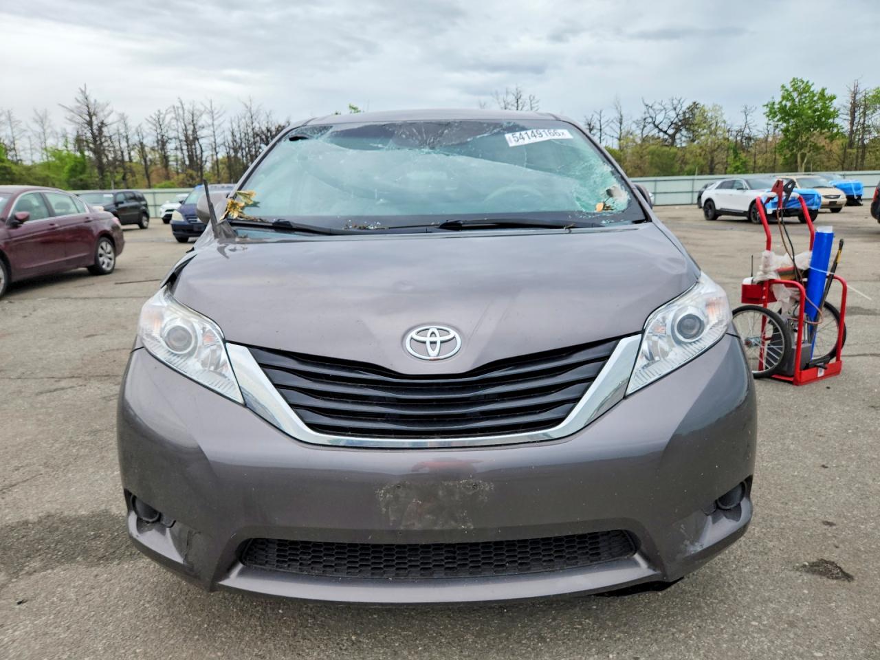 Toyota Sienna Le