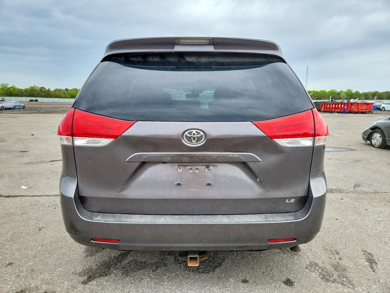 Toyota Sienna Le