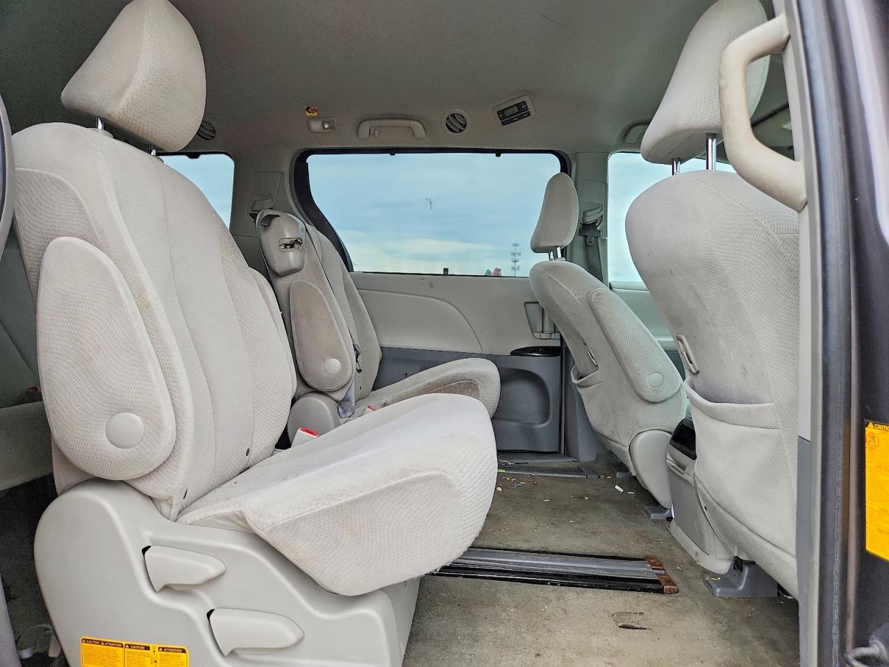 Toyota Sienna Le