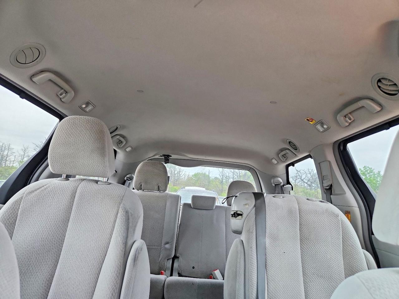 Toyota Sienna Le
