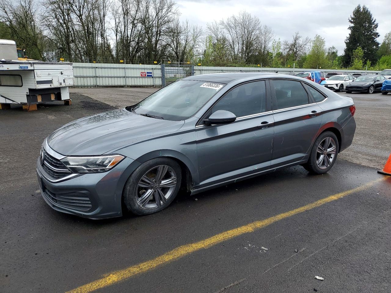Salvage Volkswagen Jetta Image