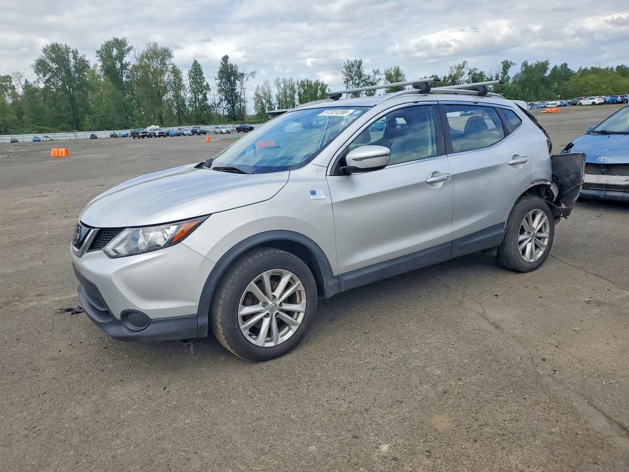 Salvage Nissan Rogue Image