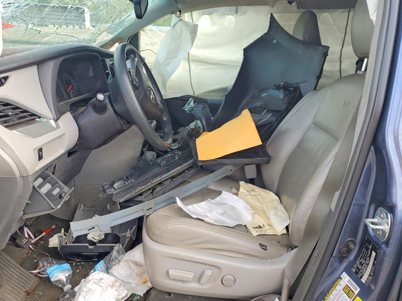 Toyota Sienna Le
