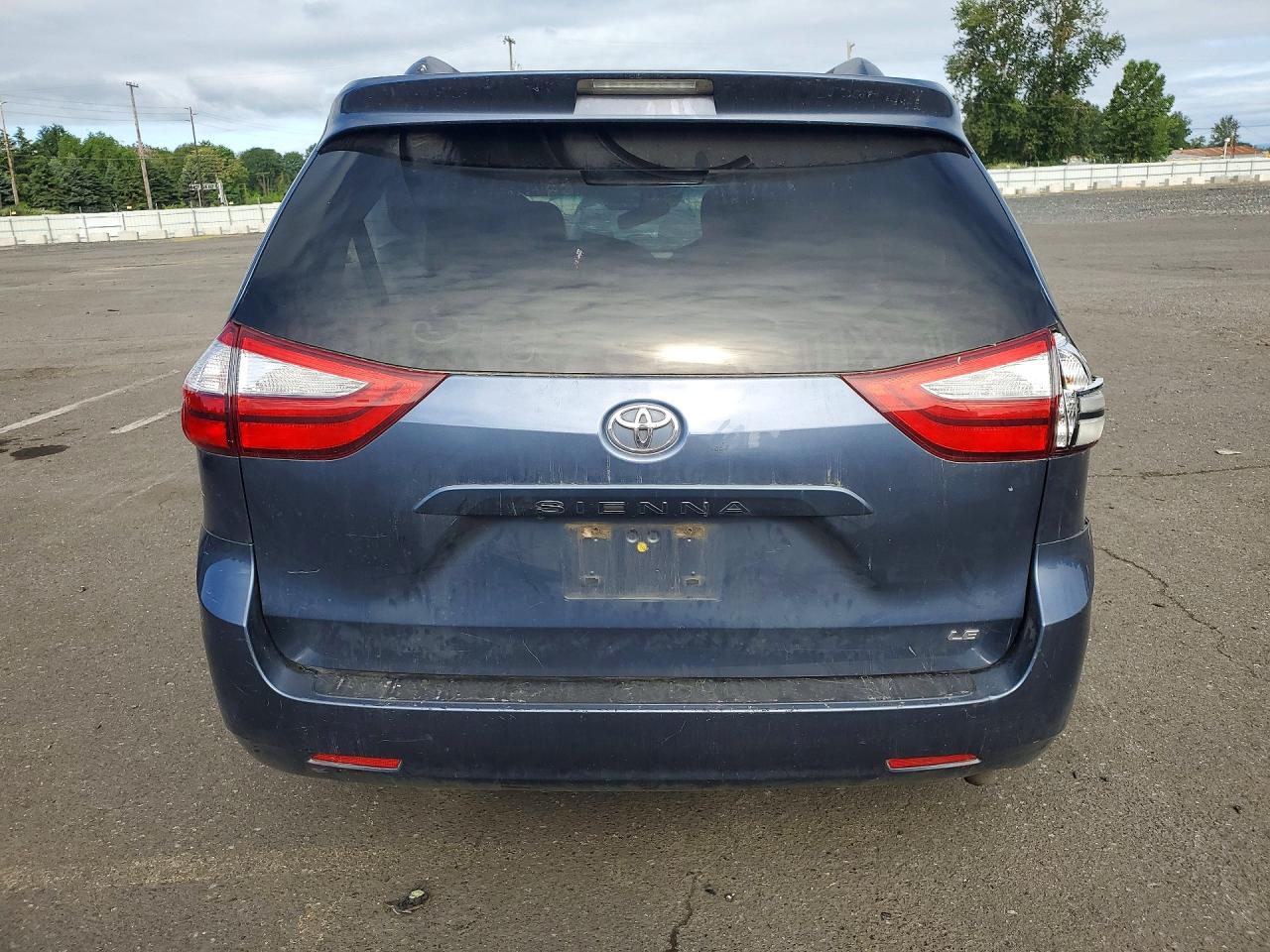 Toyota Sienna Le