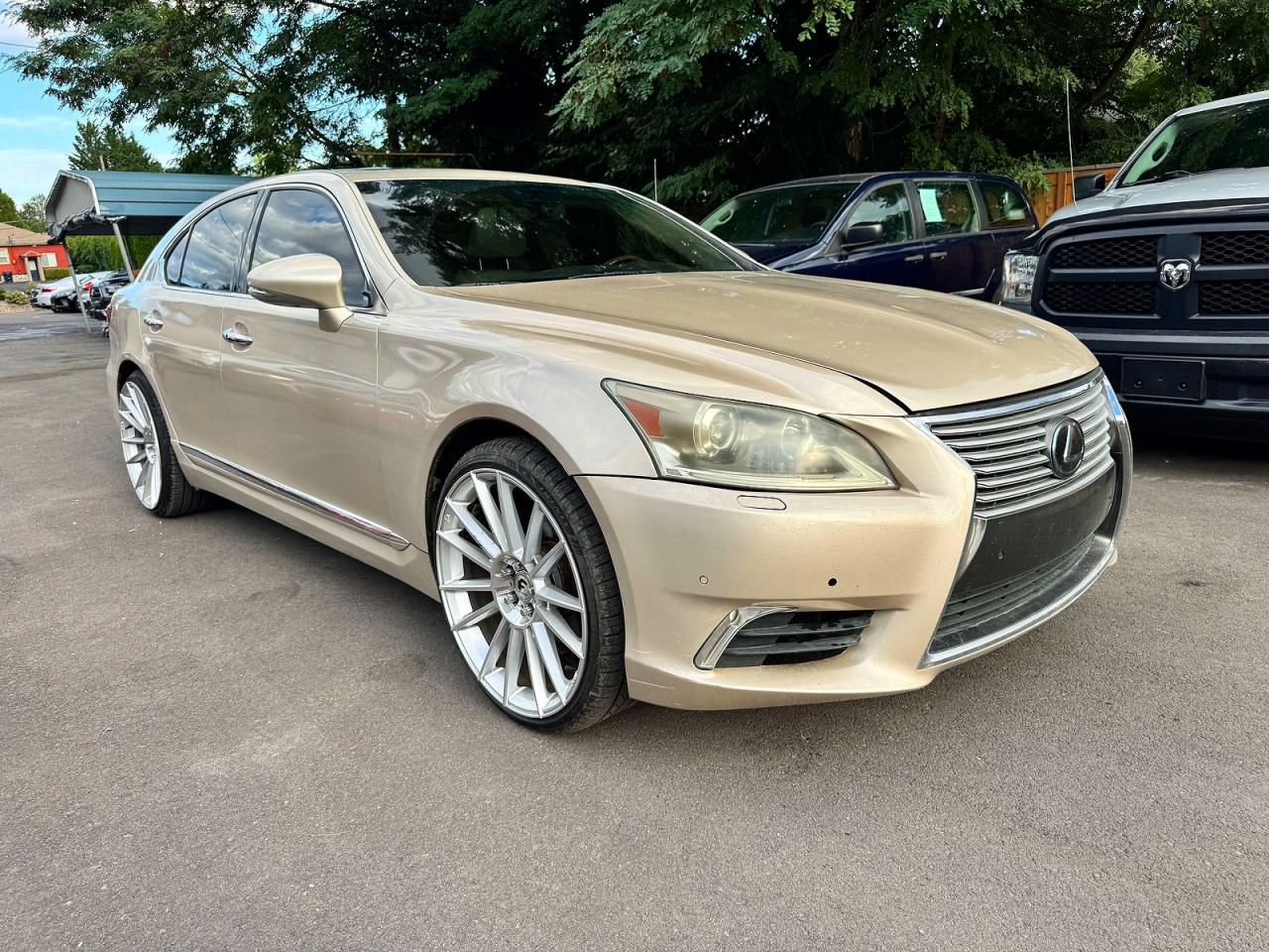 Salvage Lexus LS Image