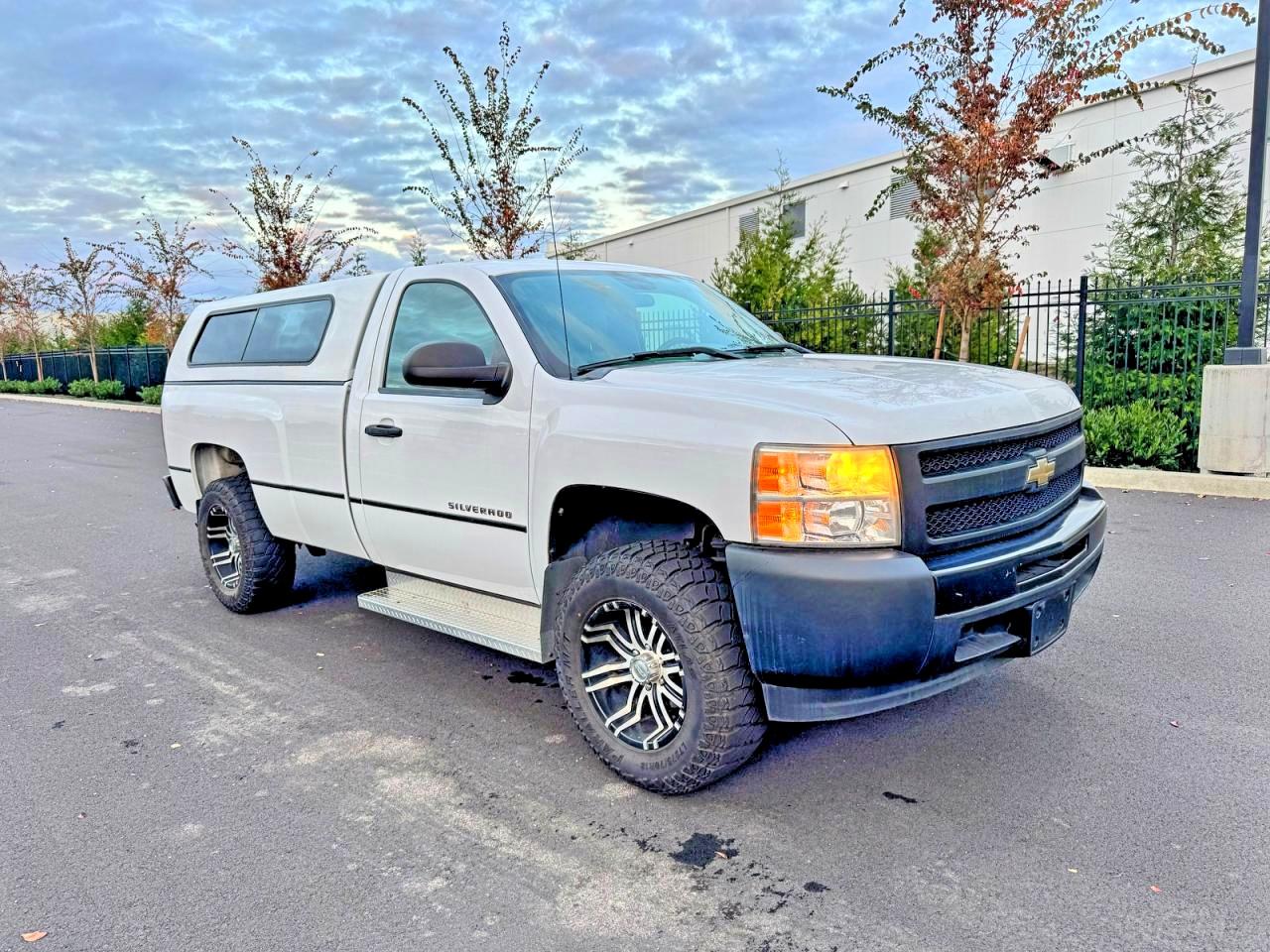Salvage Chevrolet Silverado Image