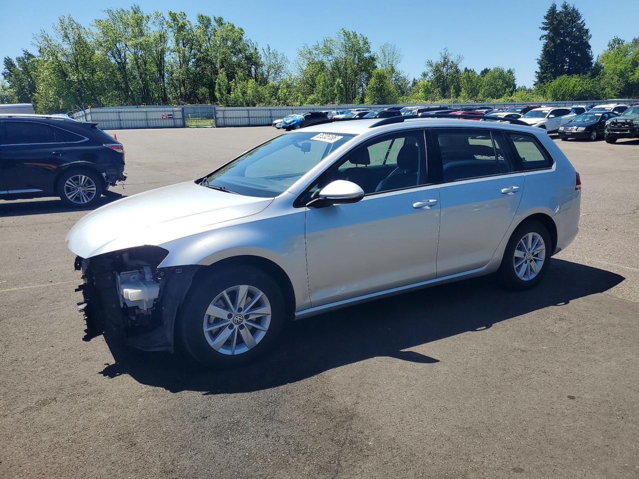 Salvage Volkswagen Golf Image