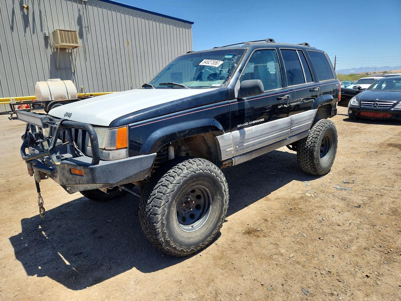 Salvage Jeep Cherokee Image