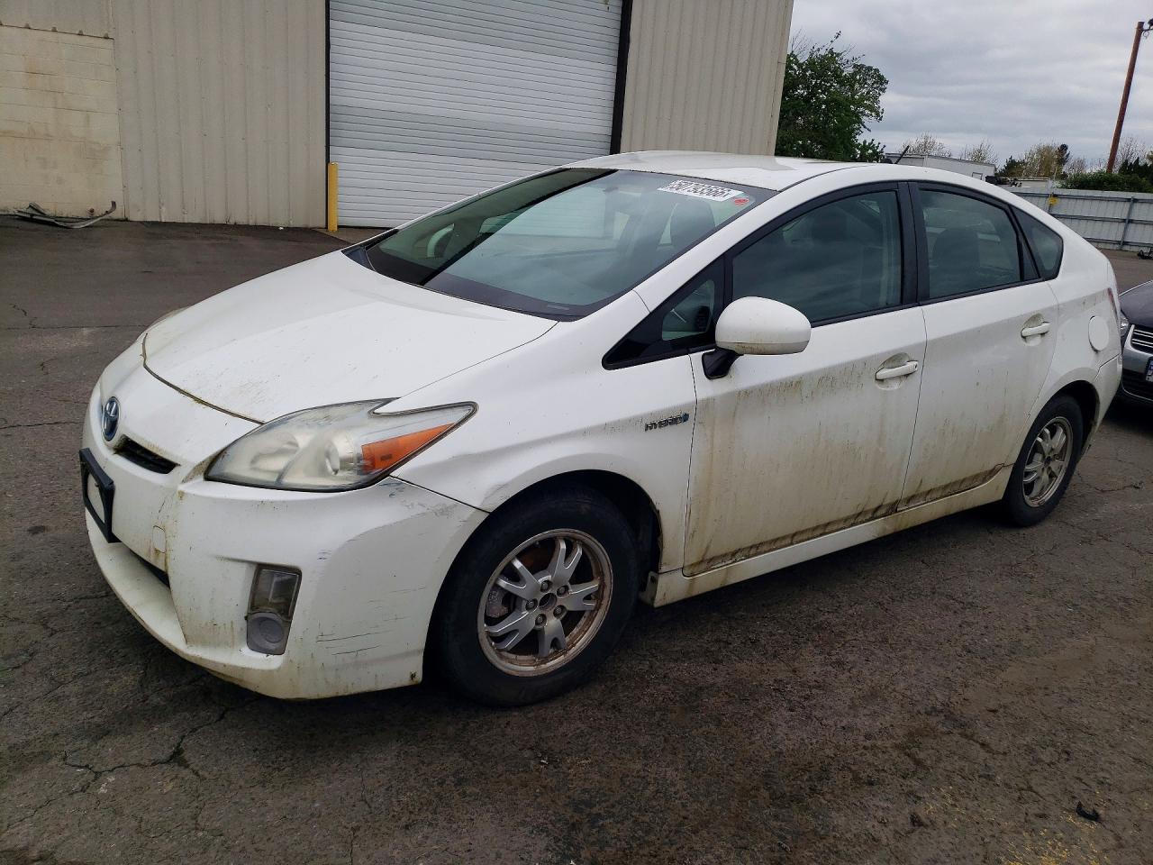 Salvage Toyota Prius Image