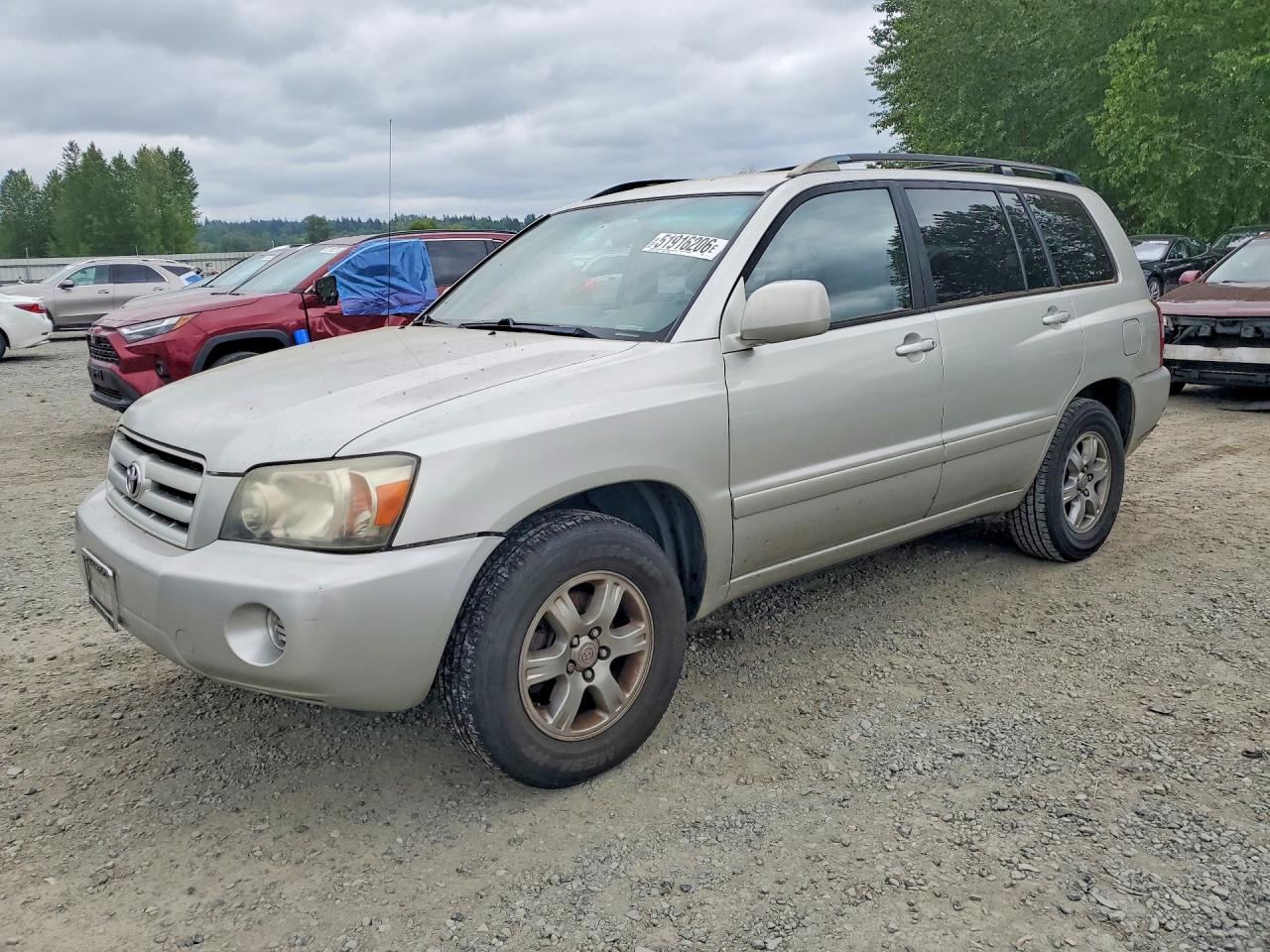 Salvage Toyota Highlander Image