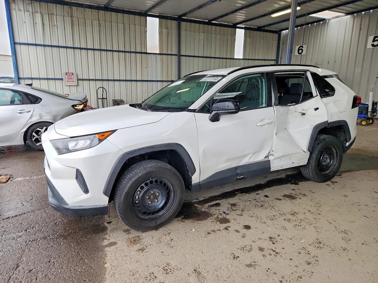 Salvage Toyota RAV4 Image